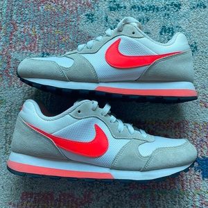 Nike Shoes - MD RUNNER 2